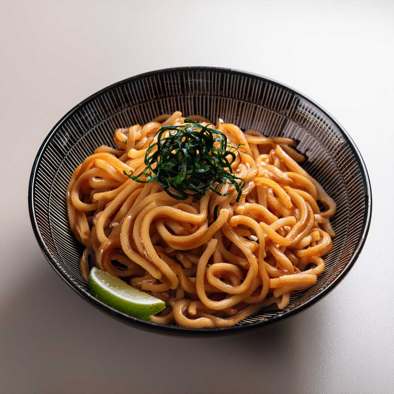HV89. Udon rezance s chrumkavé kuracie mäso
