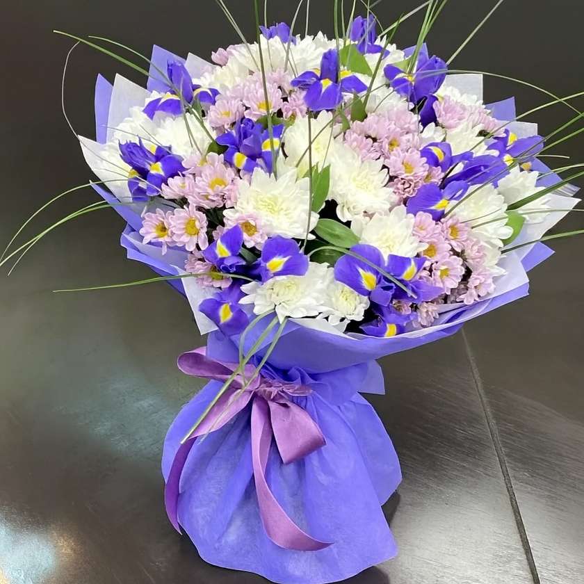 Särav suvine kimp sirelilillades toonides