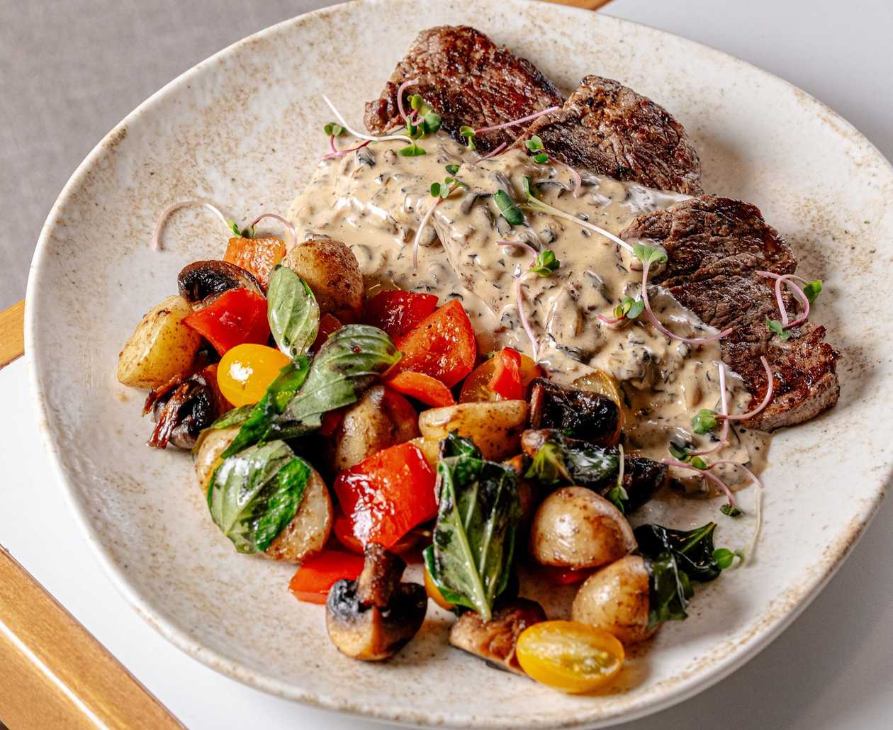 Göbəək Souslu Steak