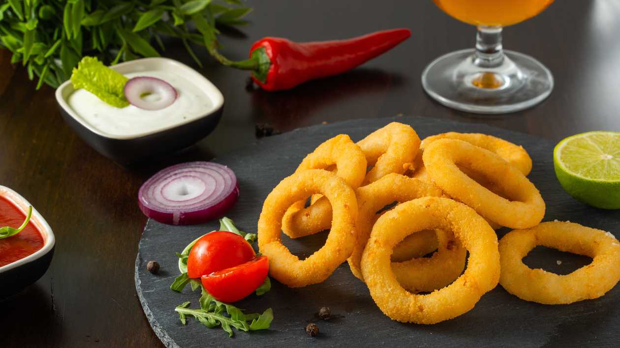 Squid rings (10 pcs.) with garlic sauce