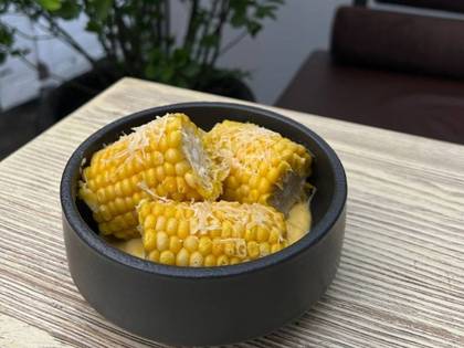 Boiled Corn with Cheese Sauce