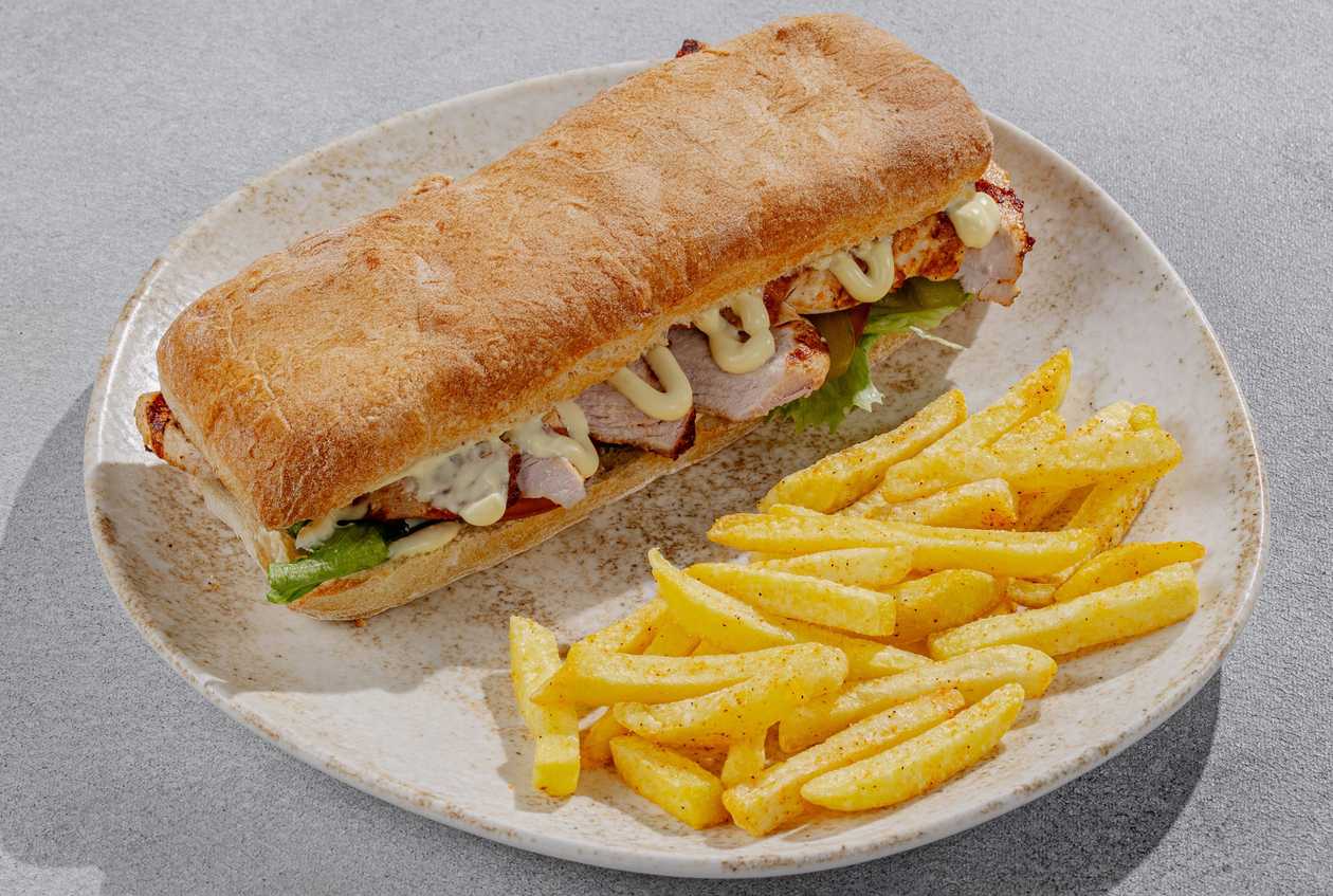 Qrildə Toyuqlu Sendviç