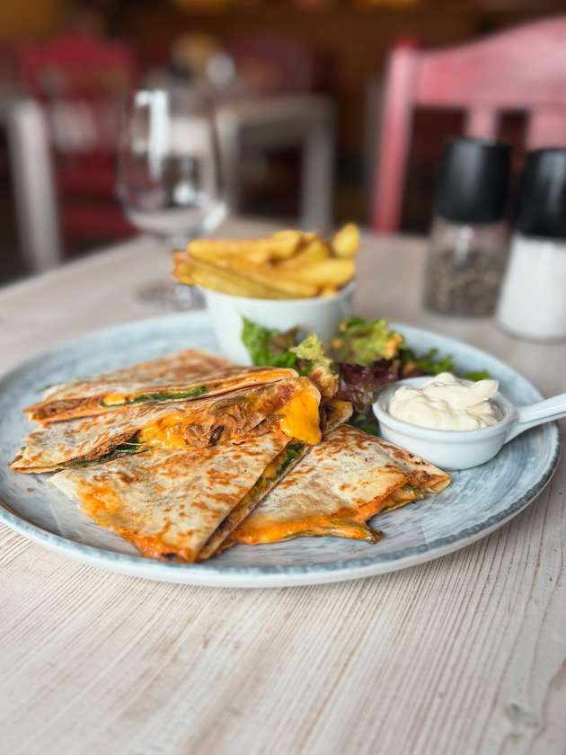Quesadilla with Pulled Pork, fries
