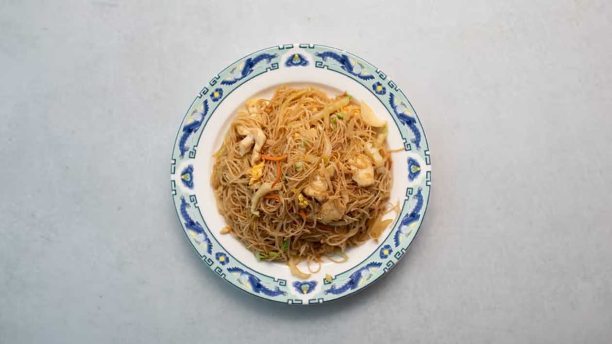 N3. Fried Cantonese Noodles with Chicken