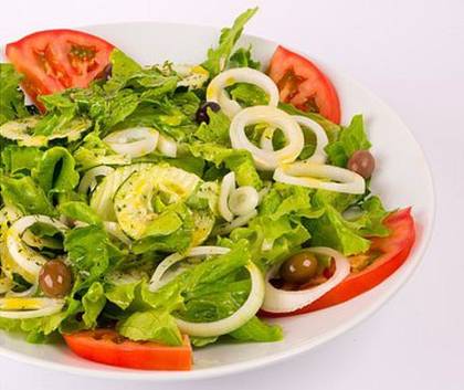 Salad (Lettuce, tomato, and onion)