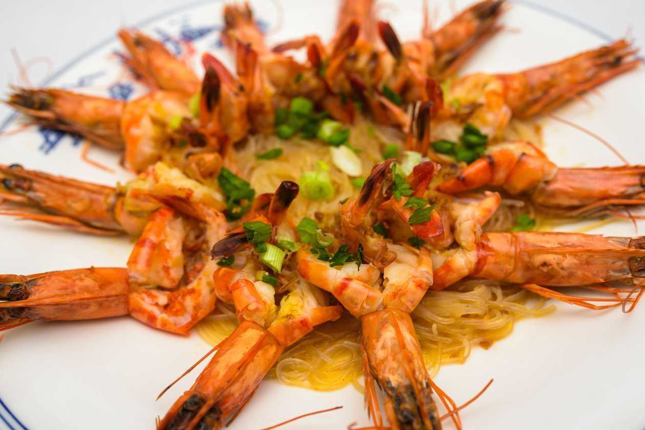 Steamed garlic shrimps with vermicelli