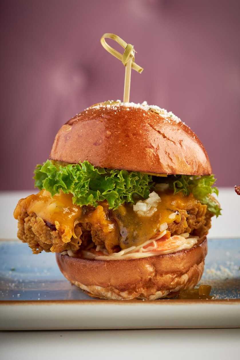 Meniu crispy chicken burger