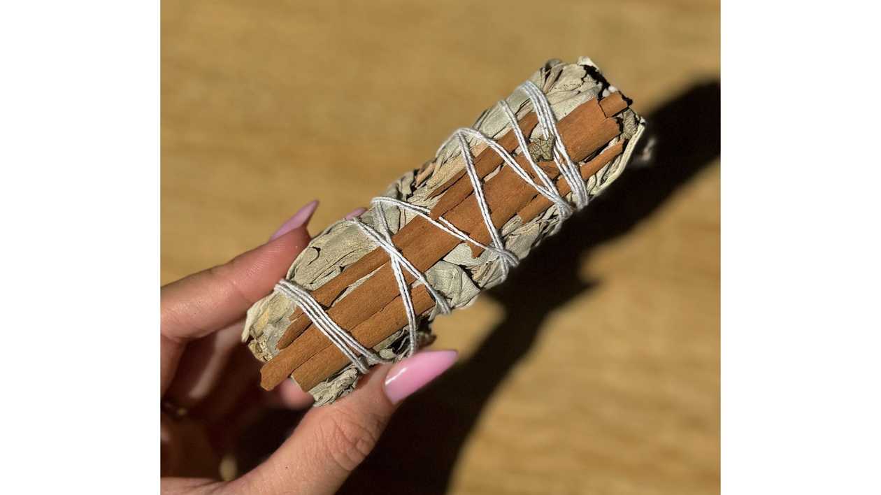White Sage & Cinnamon Smudge Stick🍂