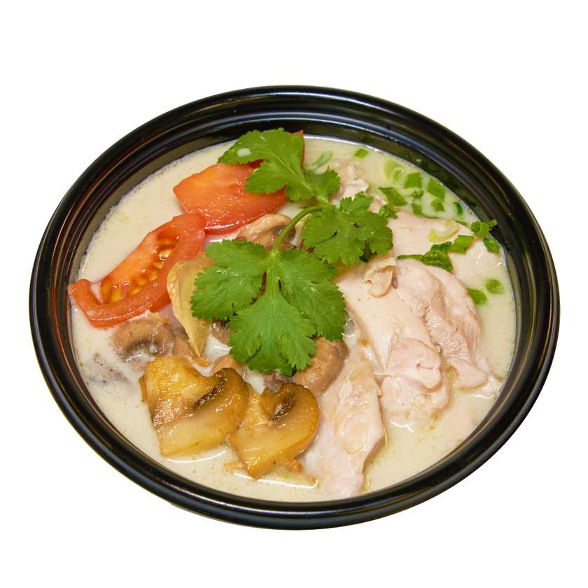 Тайський суп з куркою на кокосовому молоці (Tom Kha Gai)