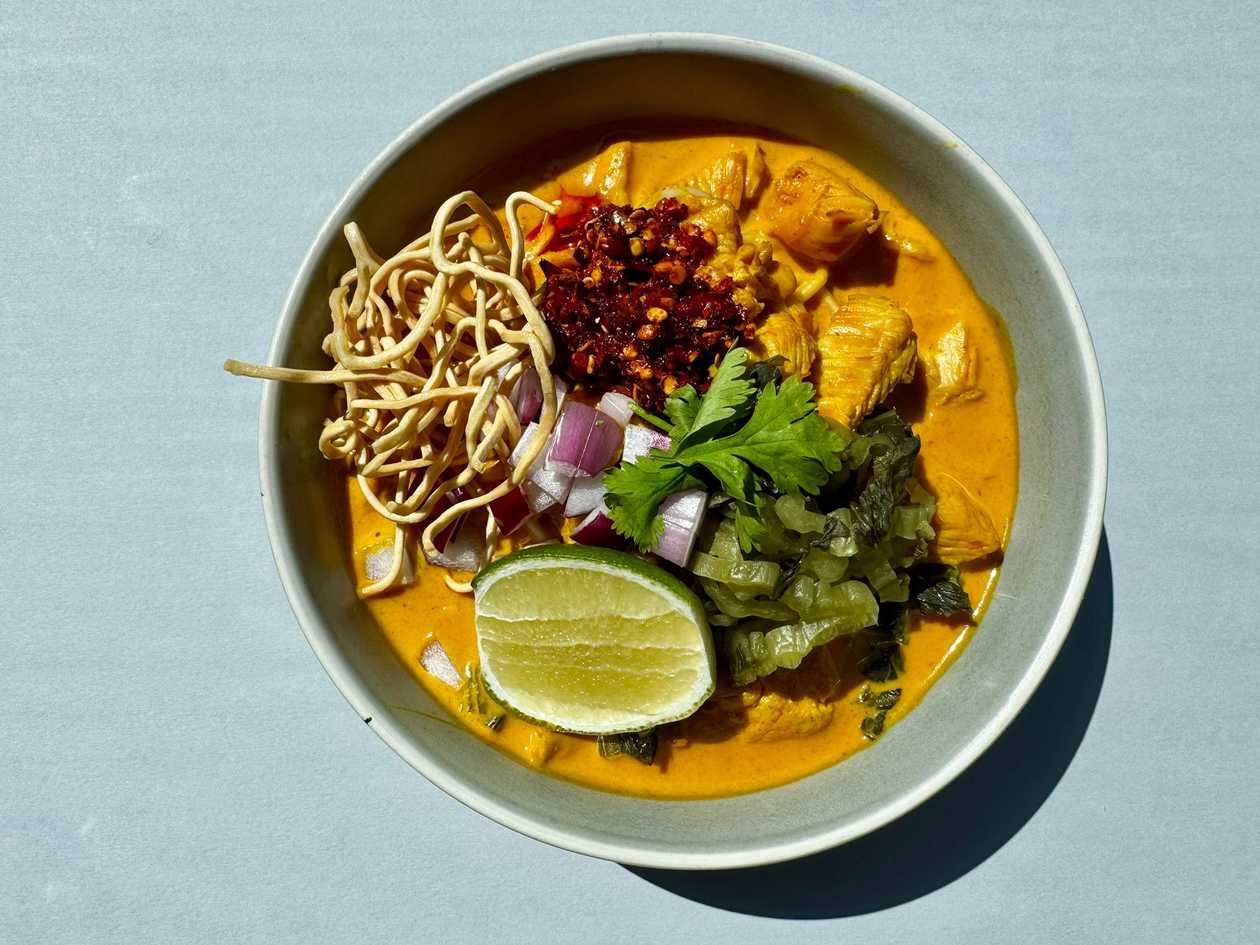 Kao soi curry s piletinom