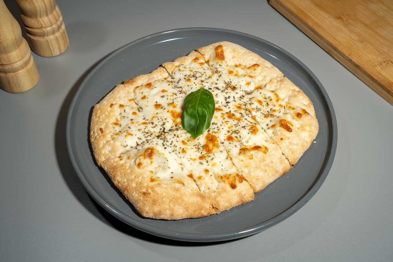 Focaccia cu usturoi si mozzarella