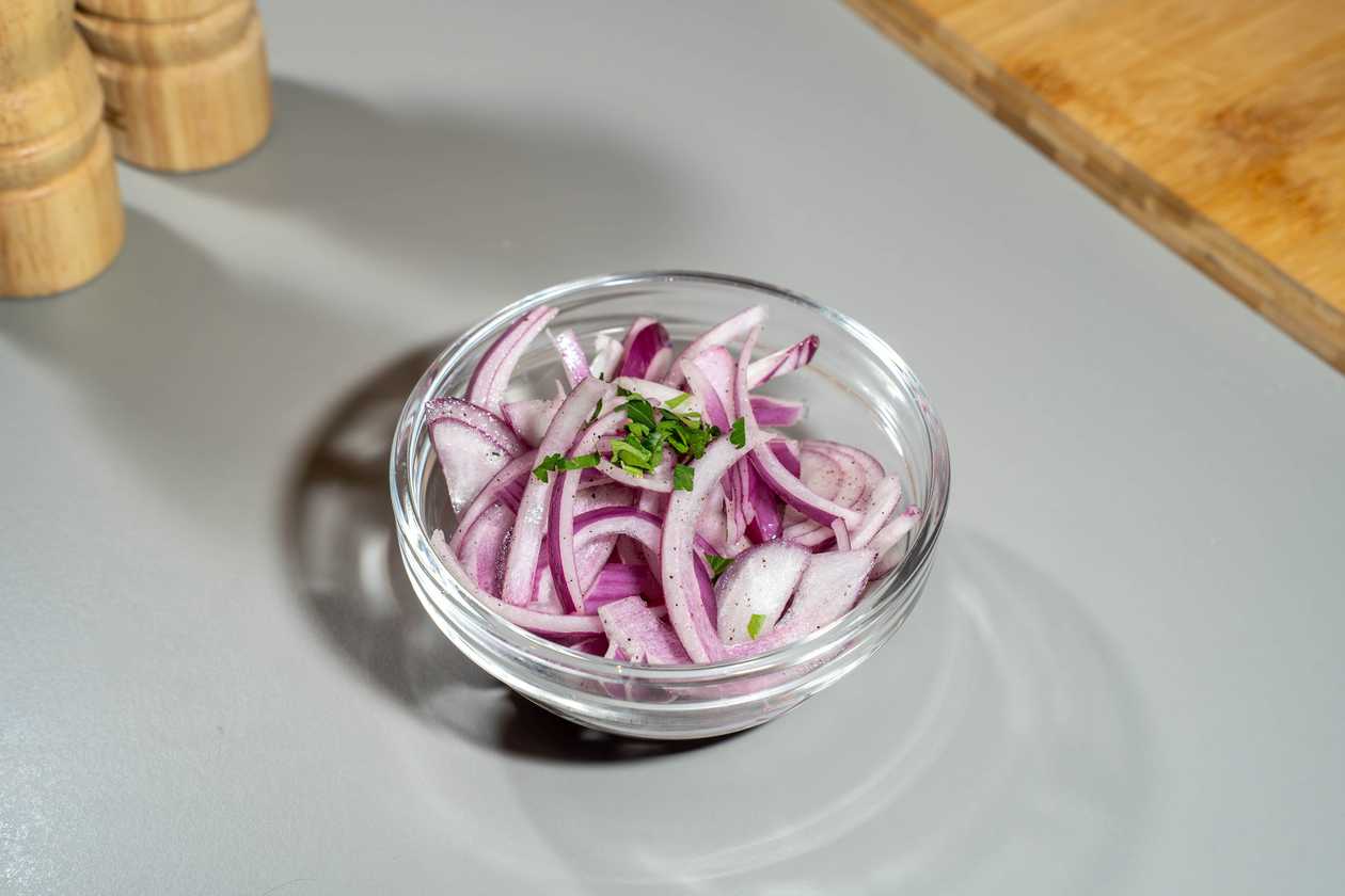 Salata de ceapa rosie