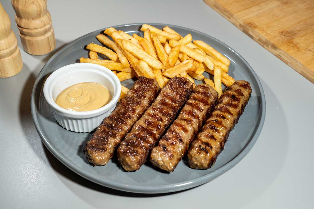 Mititei cu cartofi prajiti