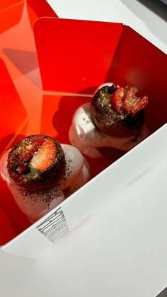 Box of 4 mini meringues