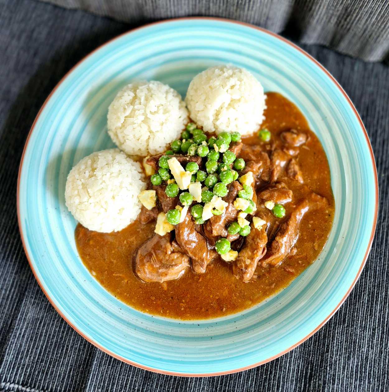 Beef Chilli con Carne with Steamed Rice and Spring Onions