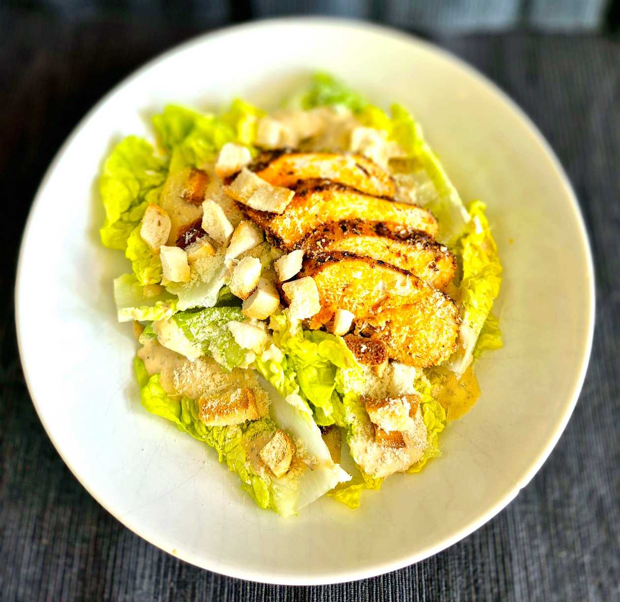 Caesar Salad (Chicken Breast, Romaine Lettuce, Dressing, Parmesan, Croutons)