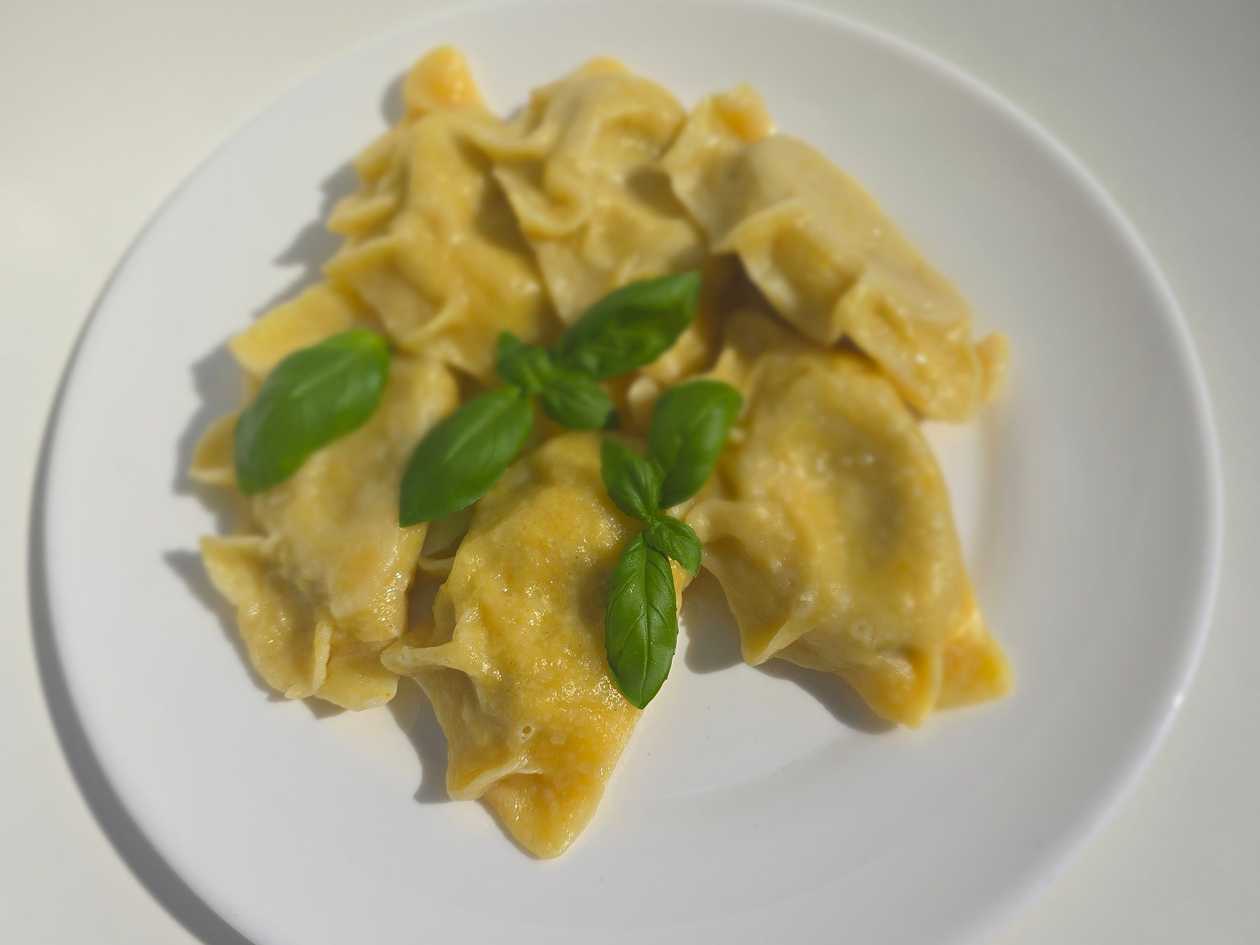 Pierogi Ruskie Z Czarnymi Truflami I Masełkiem Truflowym gotowane 6 szt.