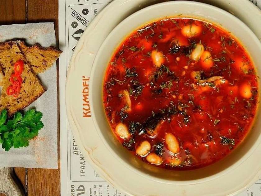Red smoked Borscht with Ribs, Plum and Pear