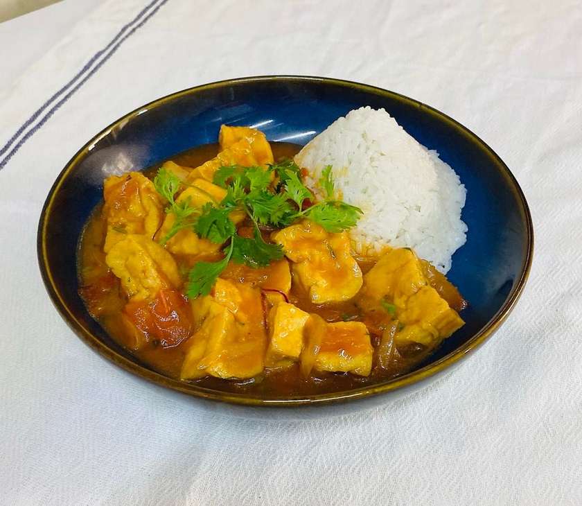 Tofu v rajčatové omáčce, s rýži