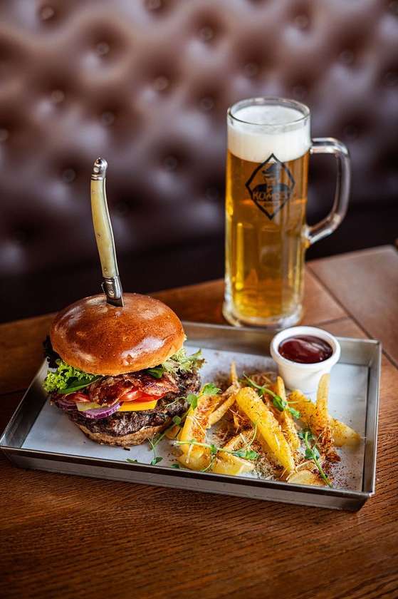 Burger with tartar sauce and crispy bacon