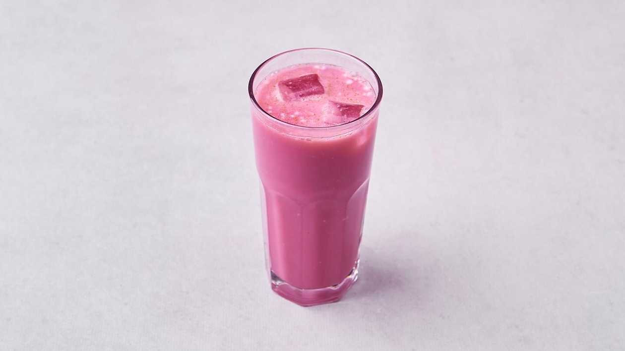 Strawberry lassi
