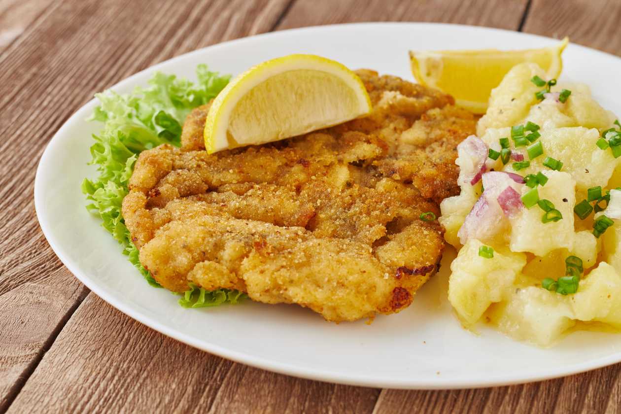 Chicken ALA Bažant, rice or mashed potatoes, pickled cucumbers 120g, (1,7)