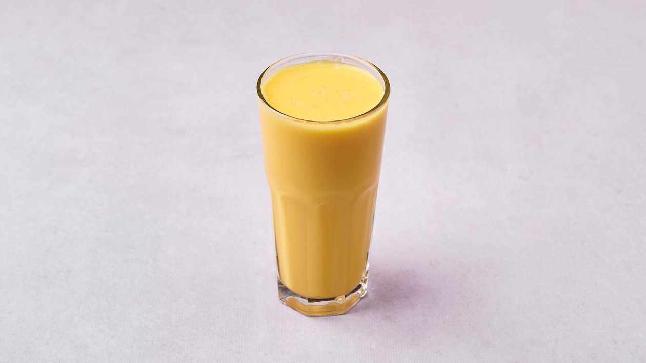 Mango lassi