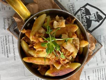 Potato galushky with cracklings and onions