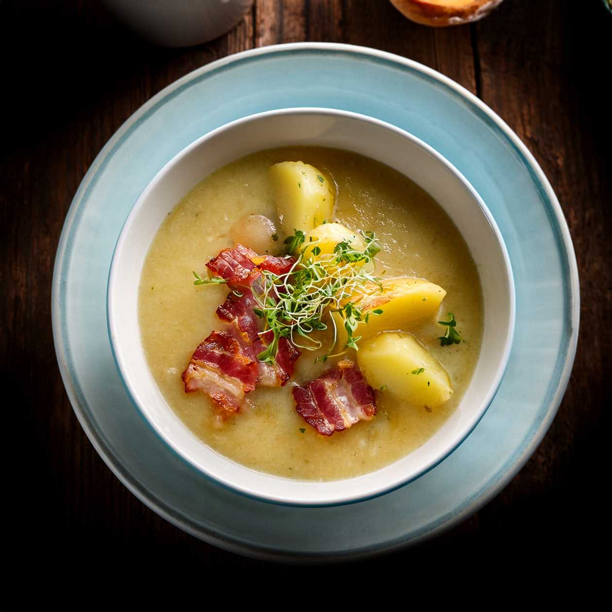 Traditional Saris soup with crispy bacon and mashed potatoes