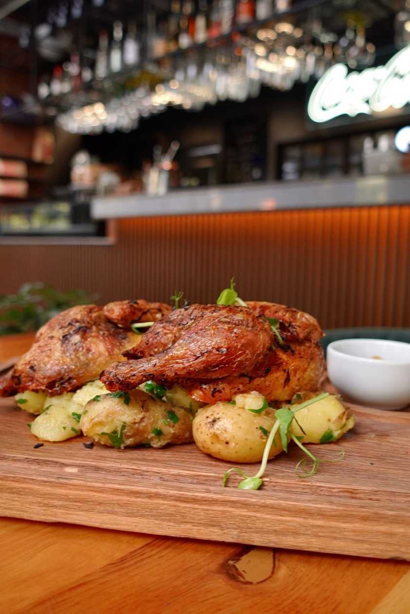 Cocosel de munte cu cartofi zdrobiti si bacon