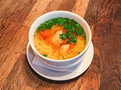 SILNÝ SLEPAČÍ VÝVAR / Brodo di pollo forte con verdure e pasta casa