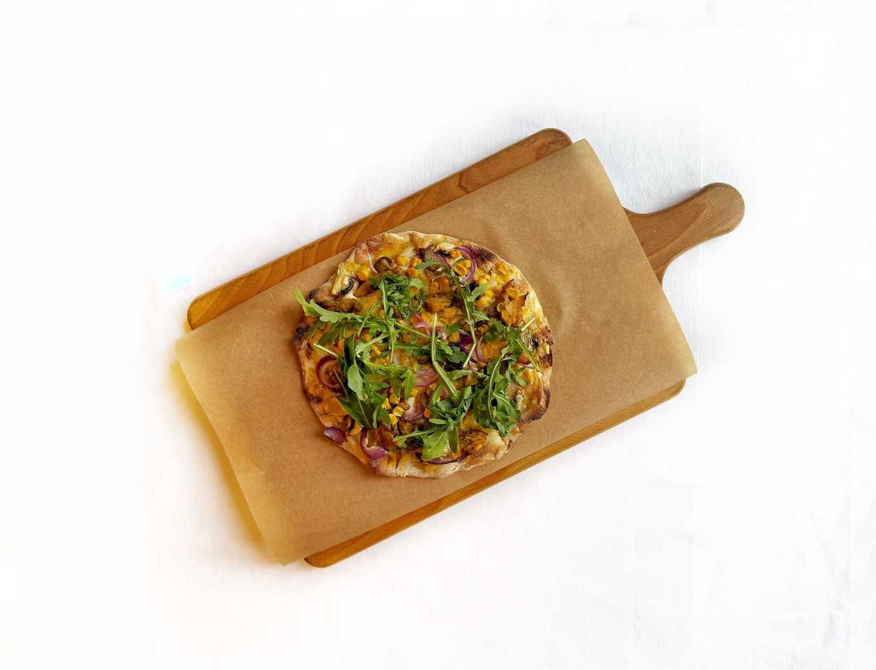 Round Pinsa with oyster mushrooms, mushrooms and corn on vegan sour cream (Ø 20 cm)