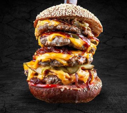 Speciální menu 💚 Quad Cheesburger + hranolky + Coca Cola Zdarma 🥤