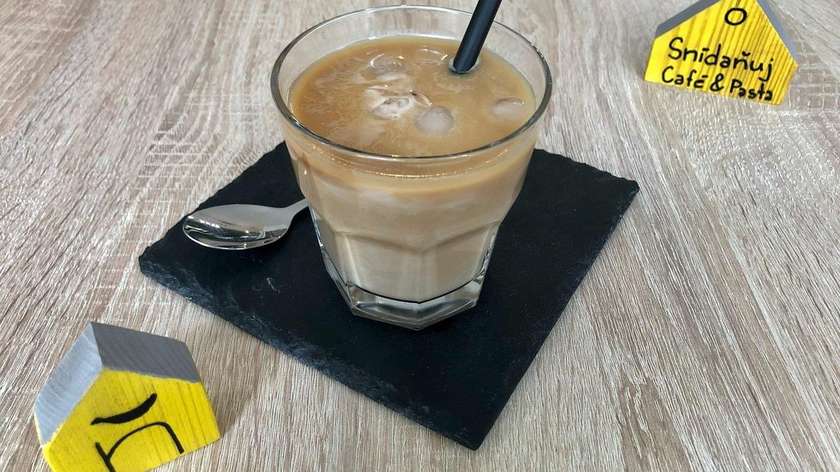 Flat White na ledu