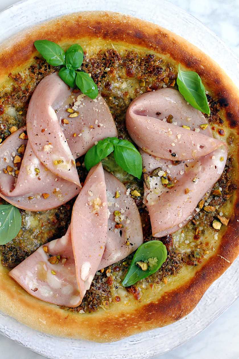 Pizza mortadella