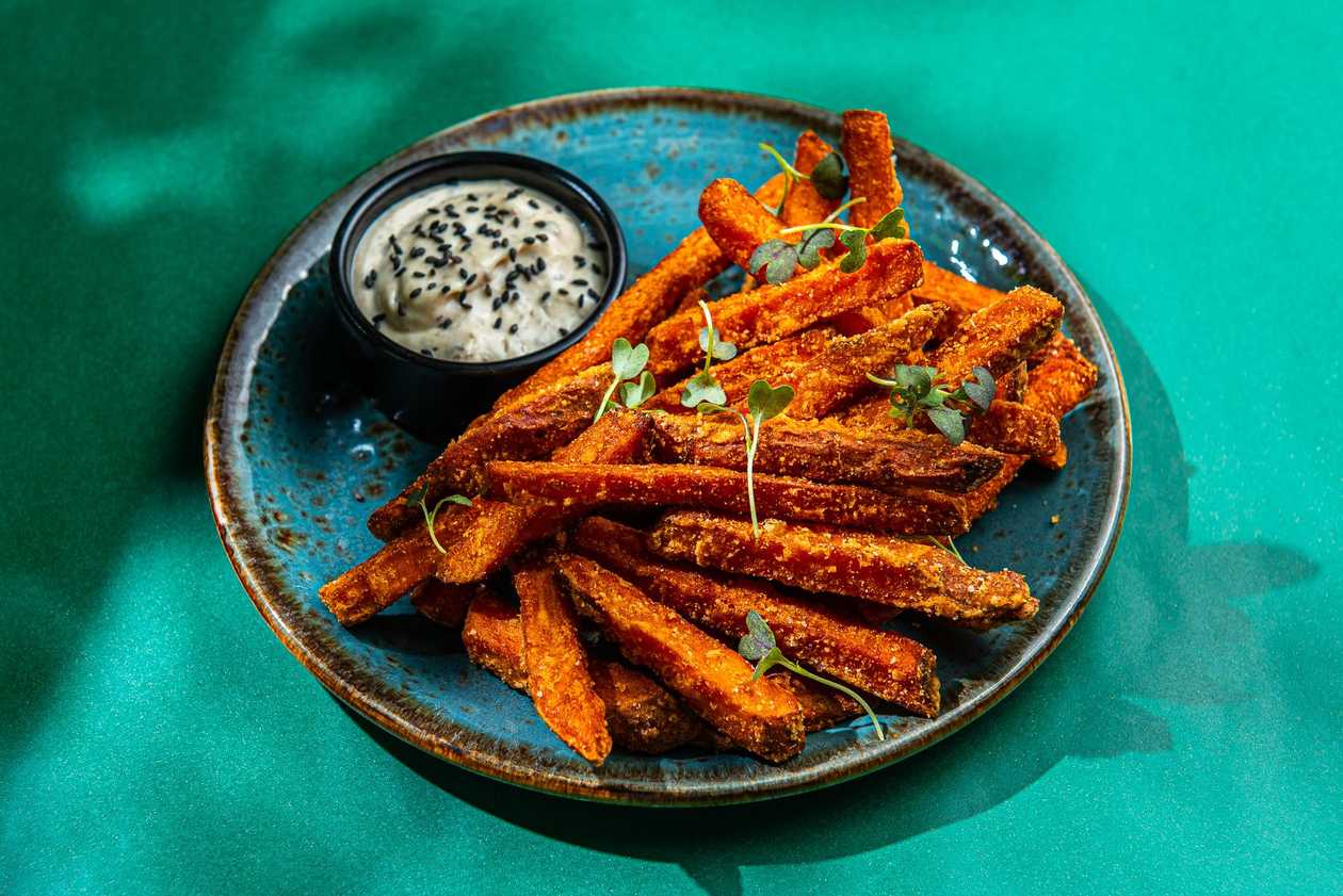 Сладкий картофель фри с трюфельным майонезом