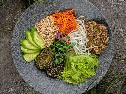 VEGAN Боул з RAW фалафелем і соусом "Бешамель"