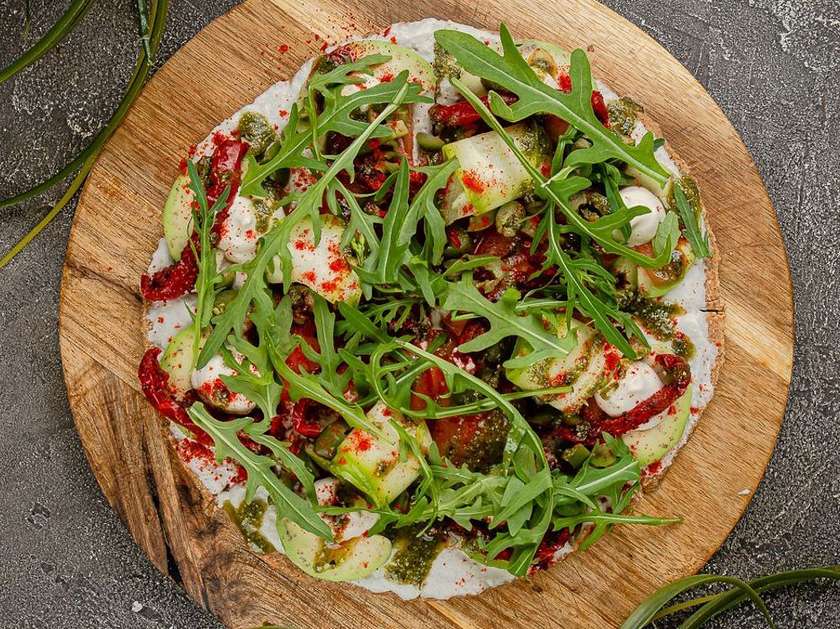 Піца з авокадо, крем сиром та оливками RAW & VEGAN