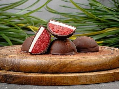 "Пташине молоко" з полуницею RAW & VEGAN