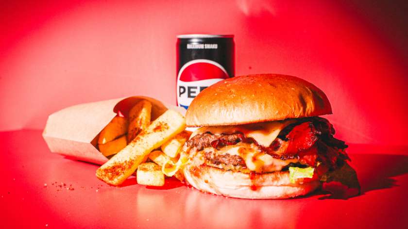 BACON CHEESEBURGER + FRYTKI + PEPSI