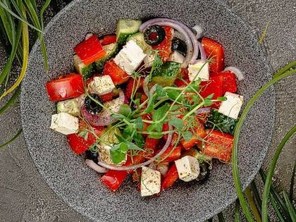 Грецький салат з трюфельною олією RAW & VEGAN
