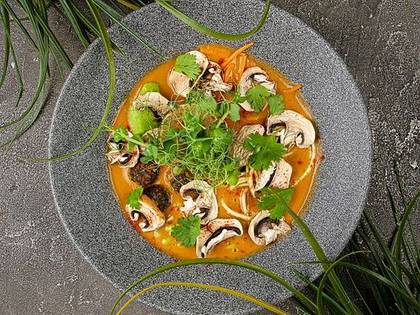 RAW Рамен з цукіні-пастою і VEGAN фрикадельками