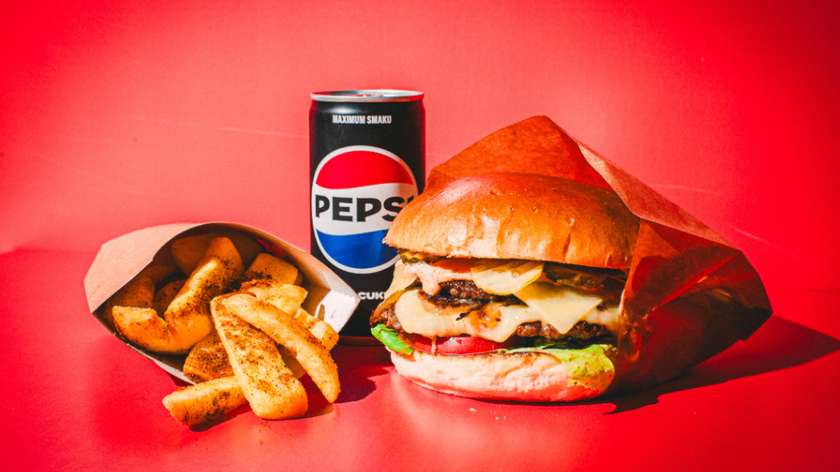 CHEESEBURGER + FRYTKI + PEPSI