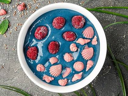 Blue spearmint bowl RAW & VEGAN