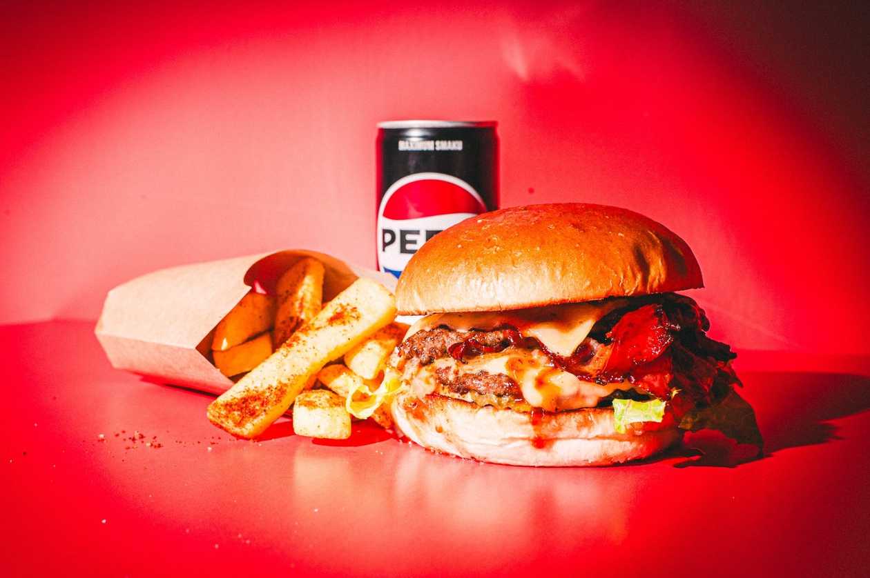 BBQ BACON CHEESEBURGER + FRYTKI + PEPSI