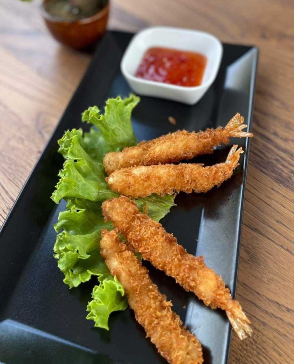 Creveți pane și sos dulce-acrișor