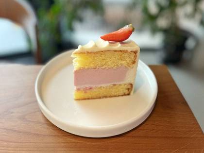 Raspberry Yogurt Cake with Cream Cheese