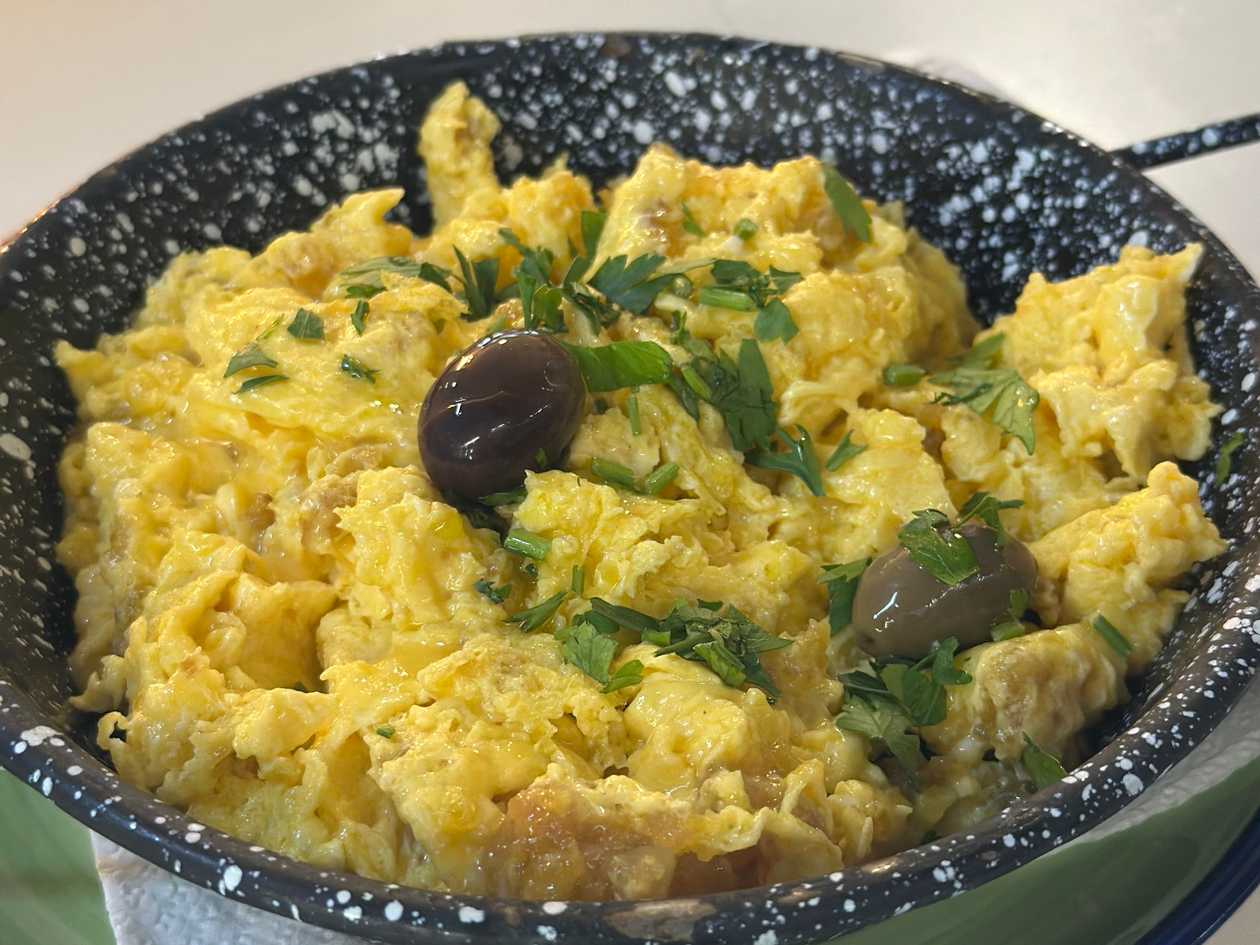 Scrambled Eggs with Farinheira Sausage