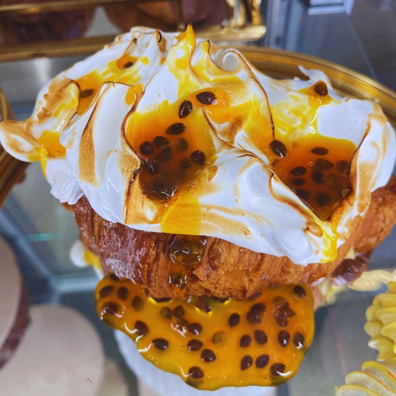 Croissant cu mascarpone si mango