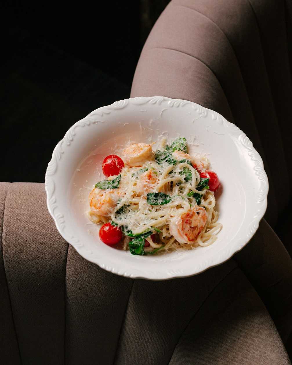Spaghetti with shrimp and spinach